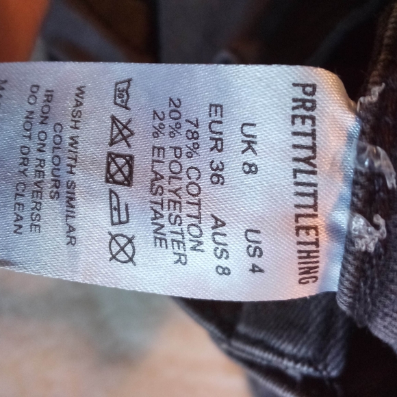 GIFT 🏷️Pretty little thing Black high waisted disco inspired shorts - Picture 6 of 9